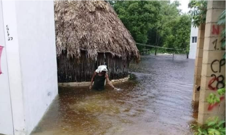 #Entérate. En Peto Yucatán el agua ha llegado hasta la cintura.