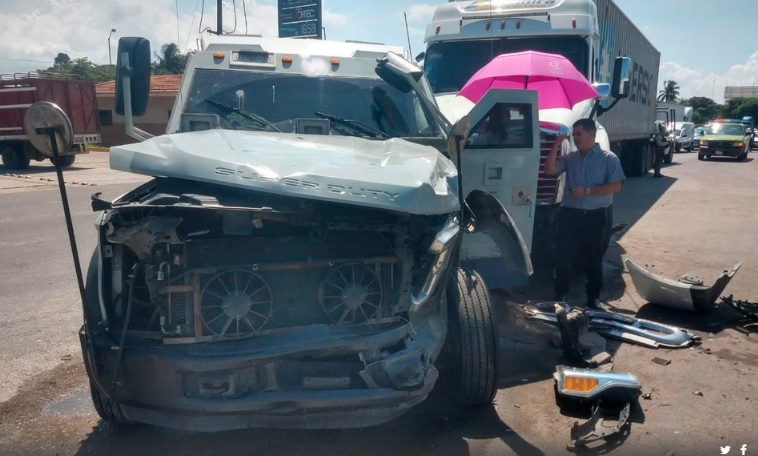 COLISIONA CAMIONETA CONTRA UNA UNIDAD DE VALORES EN LA REGIÓN 97; SALDO, TRES LESIONADOS