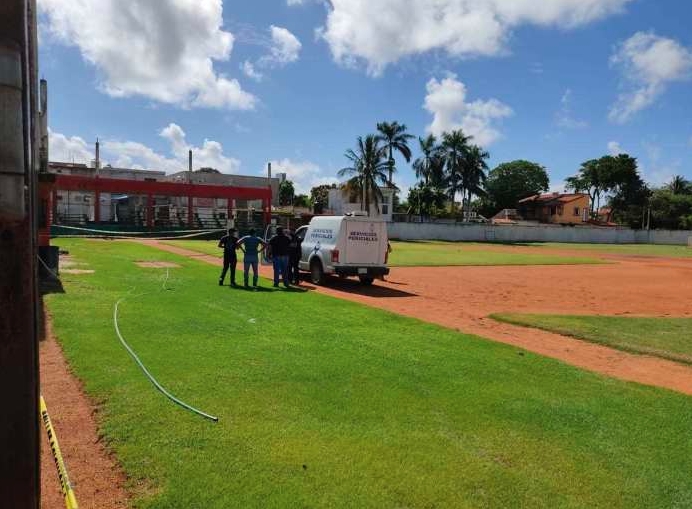 HALLAN UN CADÁVER DENTRO DE UN CAMPO DE BEISBOL EN LA DELEGACIÓN ALFREDO V. BONFIL