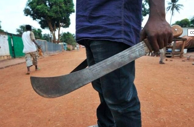 Pelea entre familias deja a dos hombres heridos; se ‘agarraron’ a machetazos