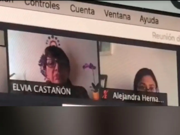 Alumno universitario es humillado por maestra al tomar clases en un ciber