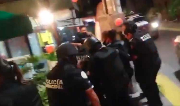 Cancún: denuncian supuesto abuso a manos de policías durante detención de un joven