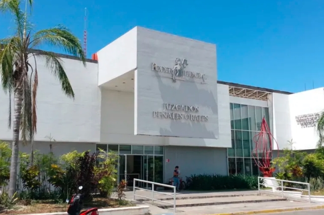 Vinculan a proceso a dos policías municipales de Chetumal por coalición indebida