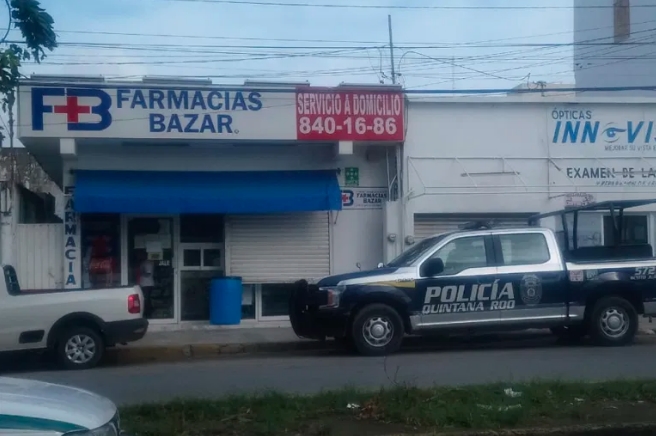 Sujetos armados roban 50 mil pesos de farmacia en Cancún