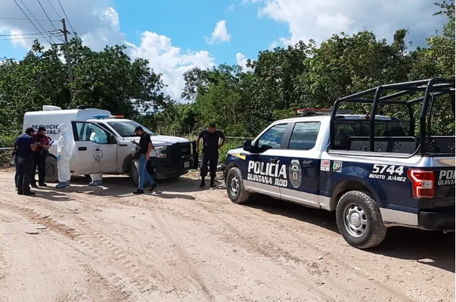 Hallan a una persona sin vida en callejón de terracería en la SM 252