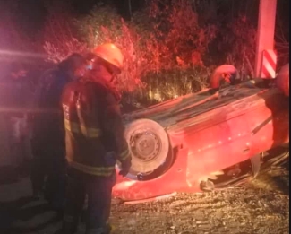 DOS PERSONAS LESIONADAS EN VOLCADURA PROVOCADA POR CONDUCTOR DE UN AUTO CHEVROLET CRUZE QUE SE DIO A LA FUGA