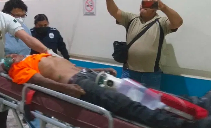 Hombre recibe un disparo en la cabeza y es trasladado a un hospital en Cancún