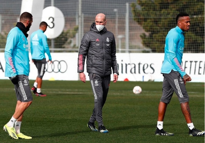 Zinedine Zidane está de regreso tras superar el Covid-19