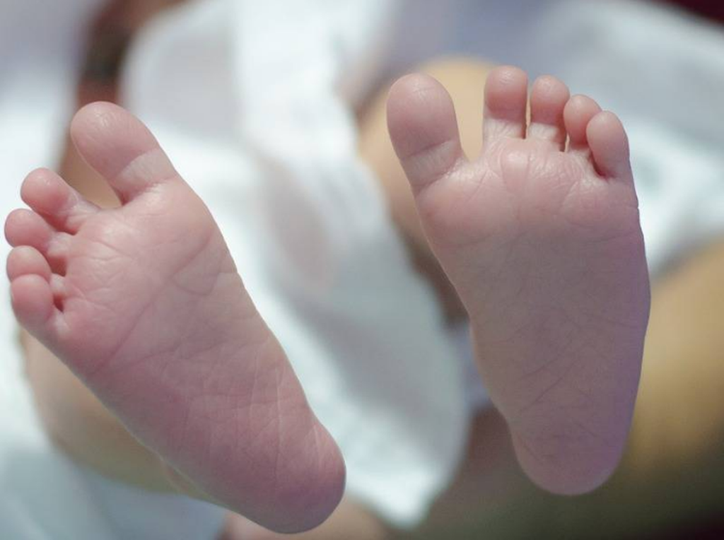 Rescatan a un bebé abandonado en una bolsa de basura en Argentina