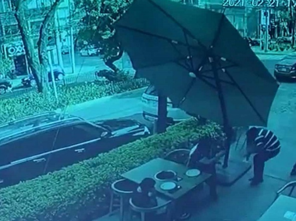 A balazos, frustra asalto en restaurante de Chapultepec (VIDEO)