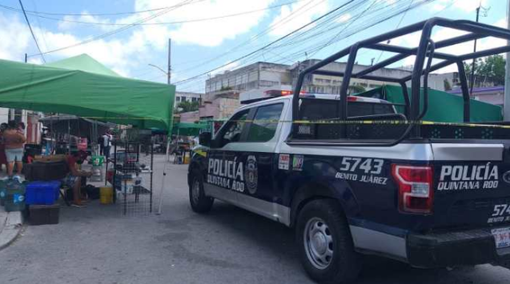 Asesinan a un hombre cerca de mueblería y tianguis de Cancún