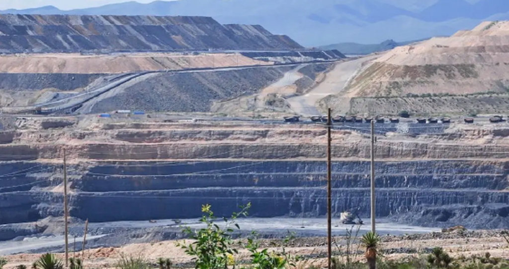 Revocaría AMLO concesiones a mineras que incumplan la ley