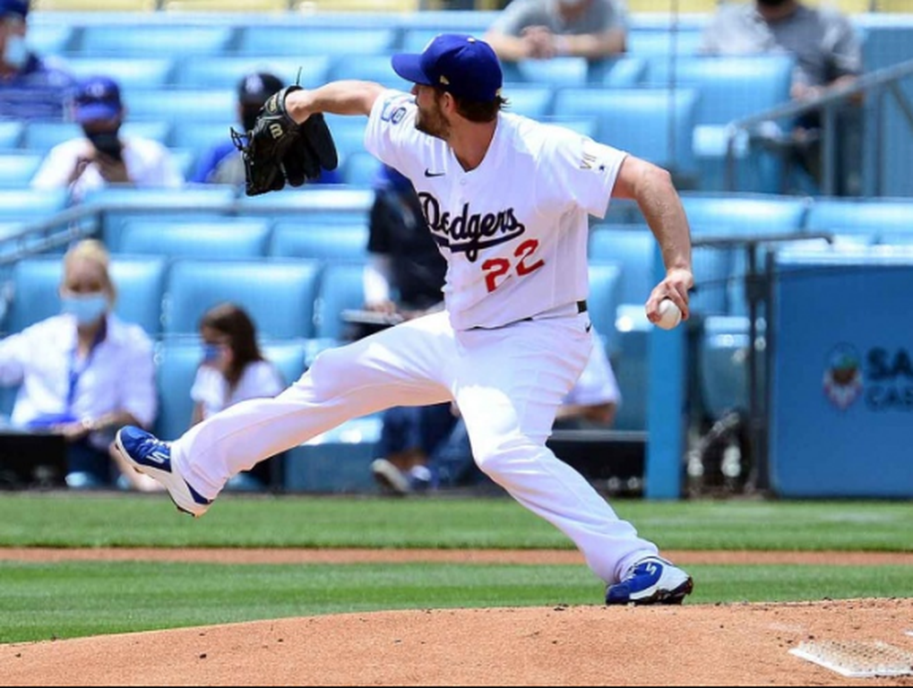 Dodgers vencen a Nacionales en duelo de pitcheo