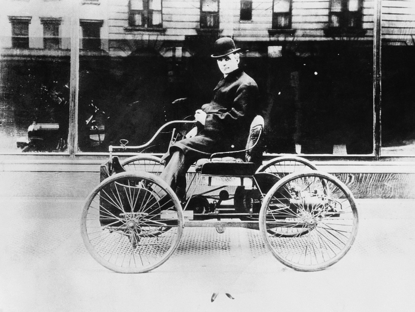 En 1908, sale a la venta por primera vez el Ford T, el coche autopropulsado de Henry Ford.