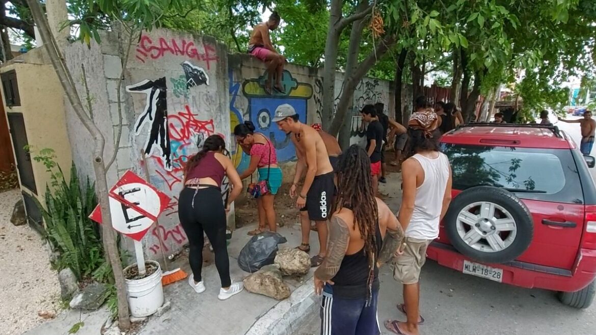 Desalojan a 28 artesanos de calle donde se desató balacera en Tulum, QRoo