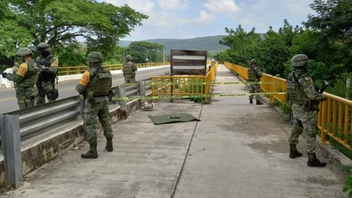 FGR decomisa arsenal sobre la carretera Panamericana