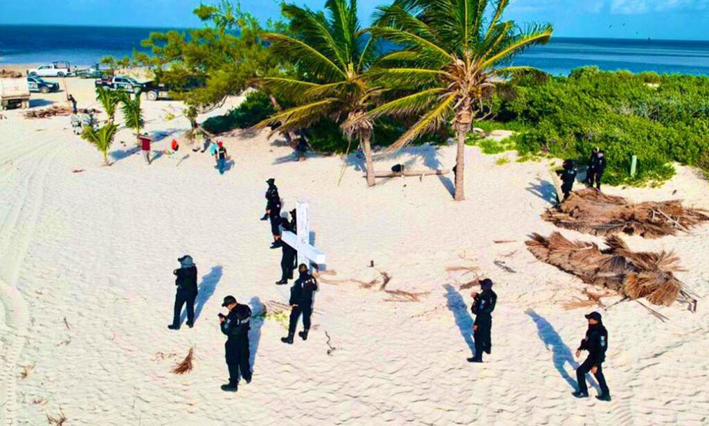 Mega desalojo de invasores en playas de Isla Blanca