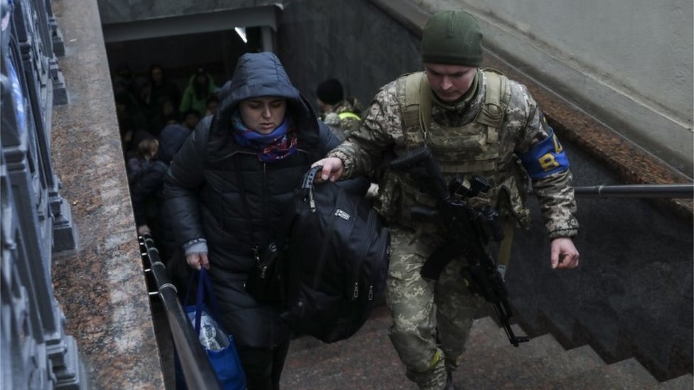 Rusia y Ucrania: las fuerzas rusas amplían su ofensiva en el oeste y atacan una base militar cerca de la frontera con Polonia