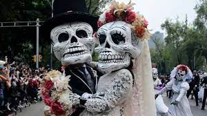 Día de Muertos: cómo la saga de James Bond “inventó” el llamativo desfile de Ciudad de México