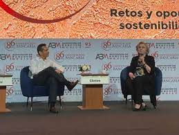 Hillary Clinton, en la Convención Bancaria de Mérida: “EE UU está exportando su mala política de armas a México”