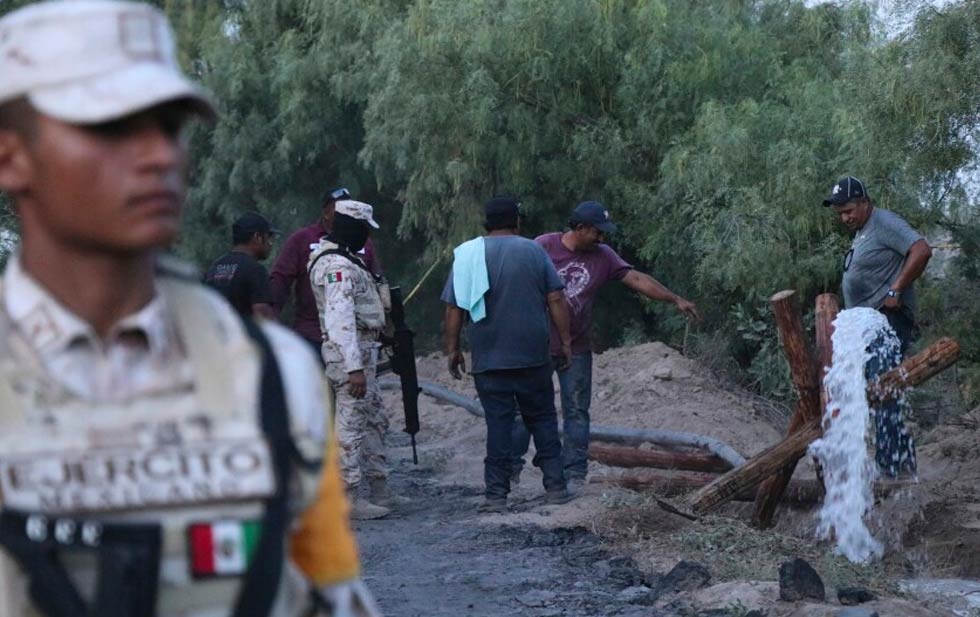 Familiares de mineros atrapados bajo tierra y agua en México siguen en la incertidumbre a dos semanas de la tragedia