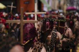 México: Pueblo celebra Semana Santa con cadenas y dolor