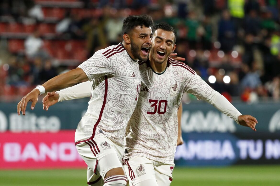 México gana autoestima al vencer 4-0 a Irak camino a Qatar