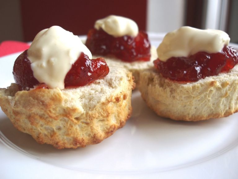 Scones con fruta, prepara un desayuno al estilo internacional con estos panecillos dulces