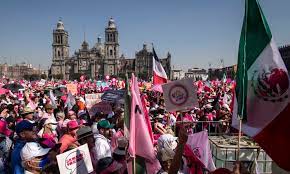 Rechazo a reformas electorales de AMLO en México llega a las calles