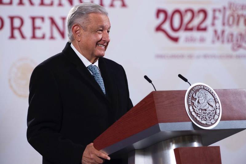 AMLO firma decreto para ampliar periodo vacacional a 12 días