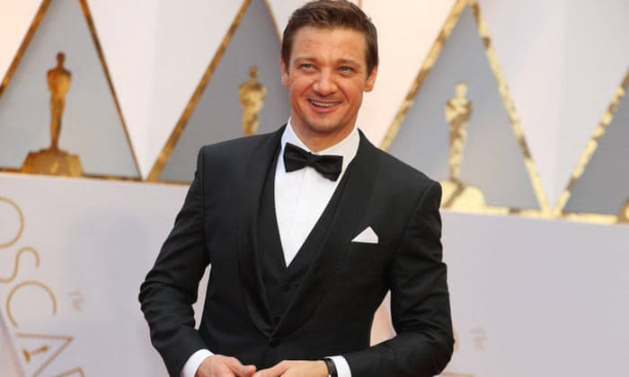 Dan alta médica al actor Jeremy Renner