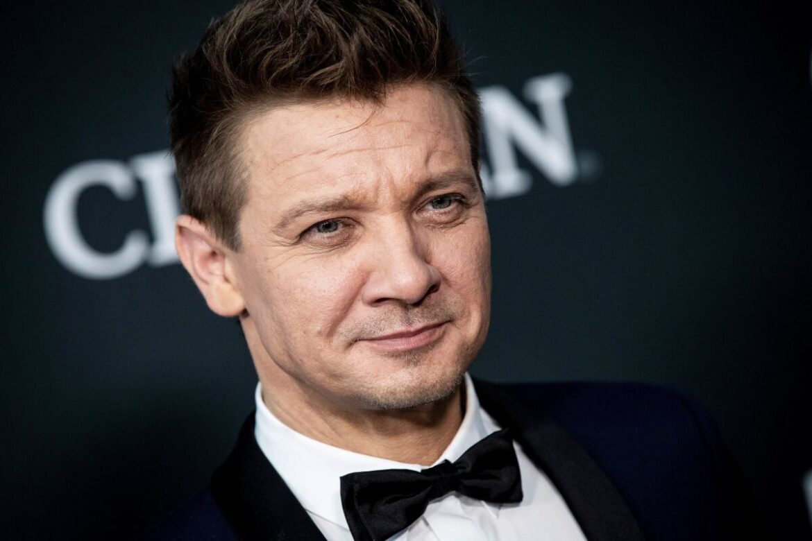 Jeremy Renner, sometido a una operación y permanece en terapia intensiva