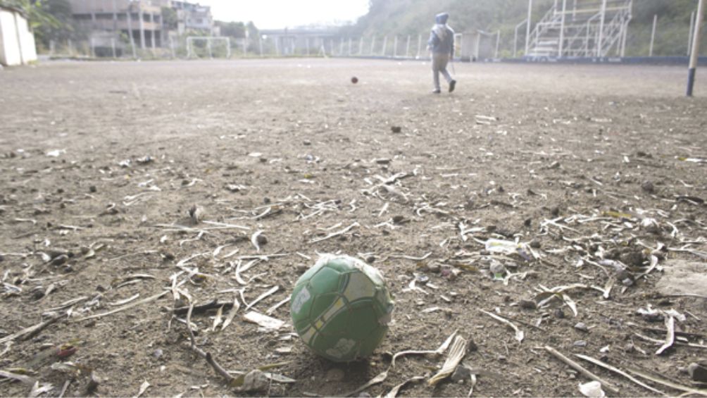 Peligra la vida de un pequeño futbolista tras recibir un balonazo