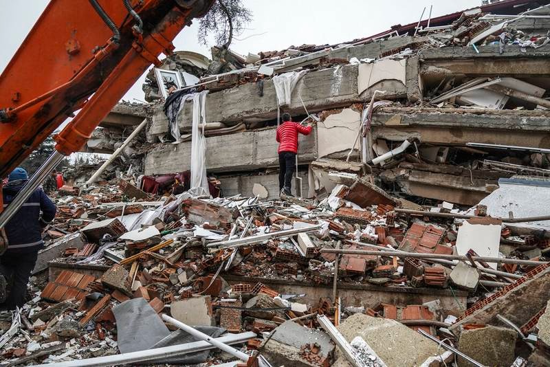 Sube a 5 mil la cifra de muertos por temblor en Turquía