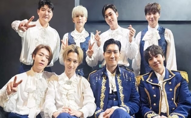 Super Junior visitan Centro Histórico de la CDMX y comen tacos