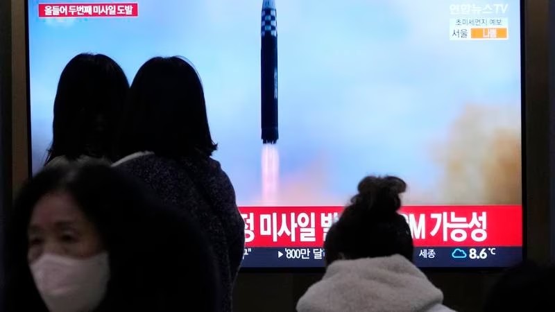 Corea del Norte lanza misil de largo alcance