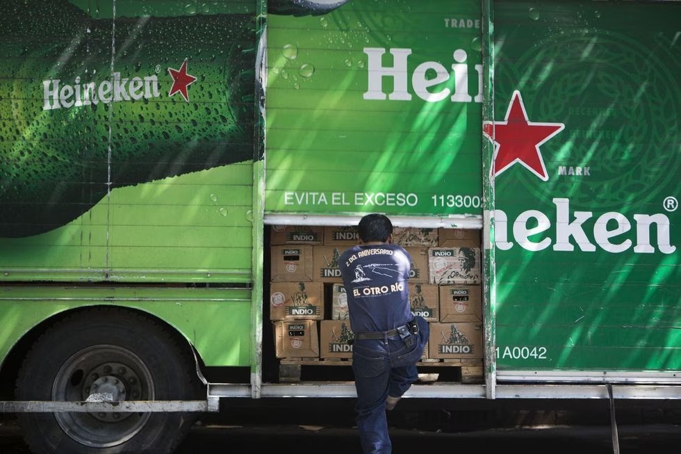 FAMSA recibirá 3 mil 200 millones por venta de acciones de Heineken