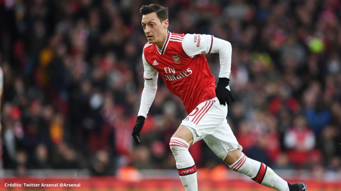 Mesut Özil, futbolista alemán, anunció su retiro