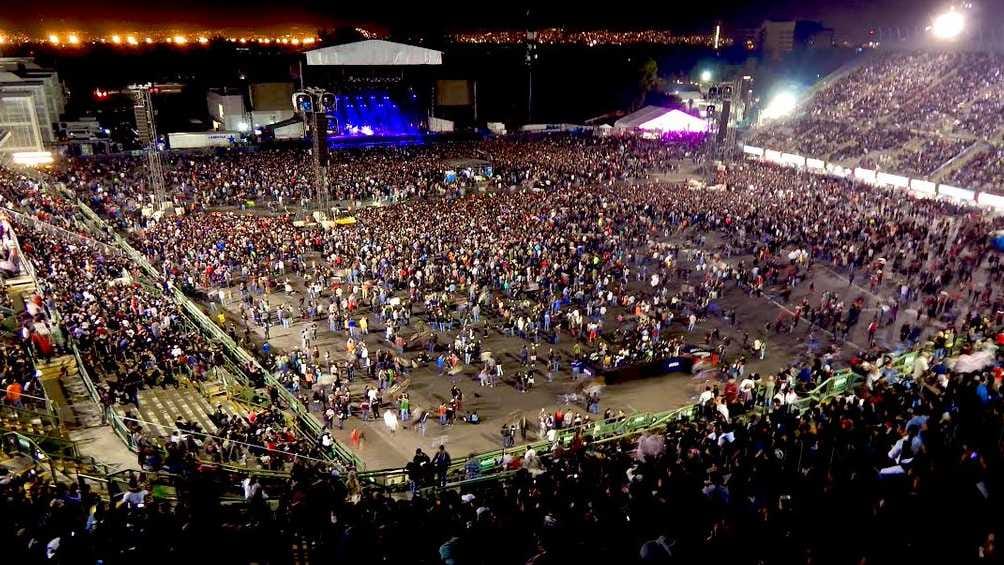 Billie Eilish pospone concierto por fuerte lluvia en la CDMX