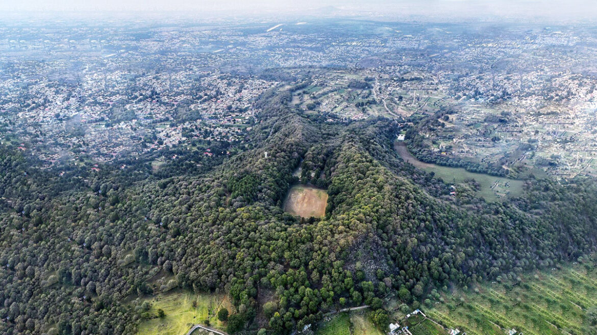 El Teoca: Un campo de futbol en el cráter de un volcán