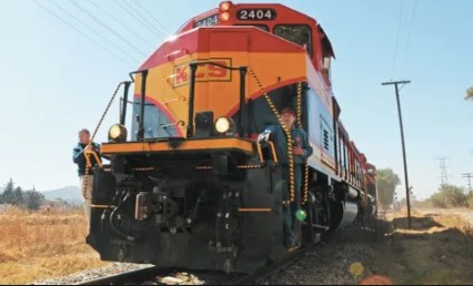 México y KCS acuerdan desarrollar tren de pasajeros en Monterrey