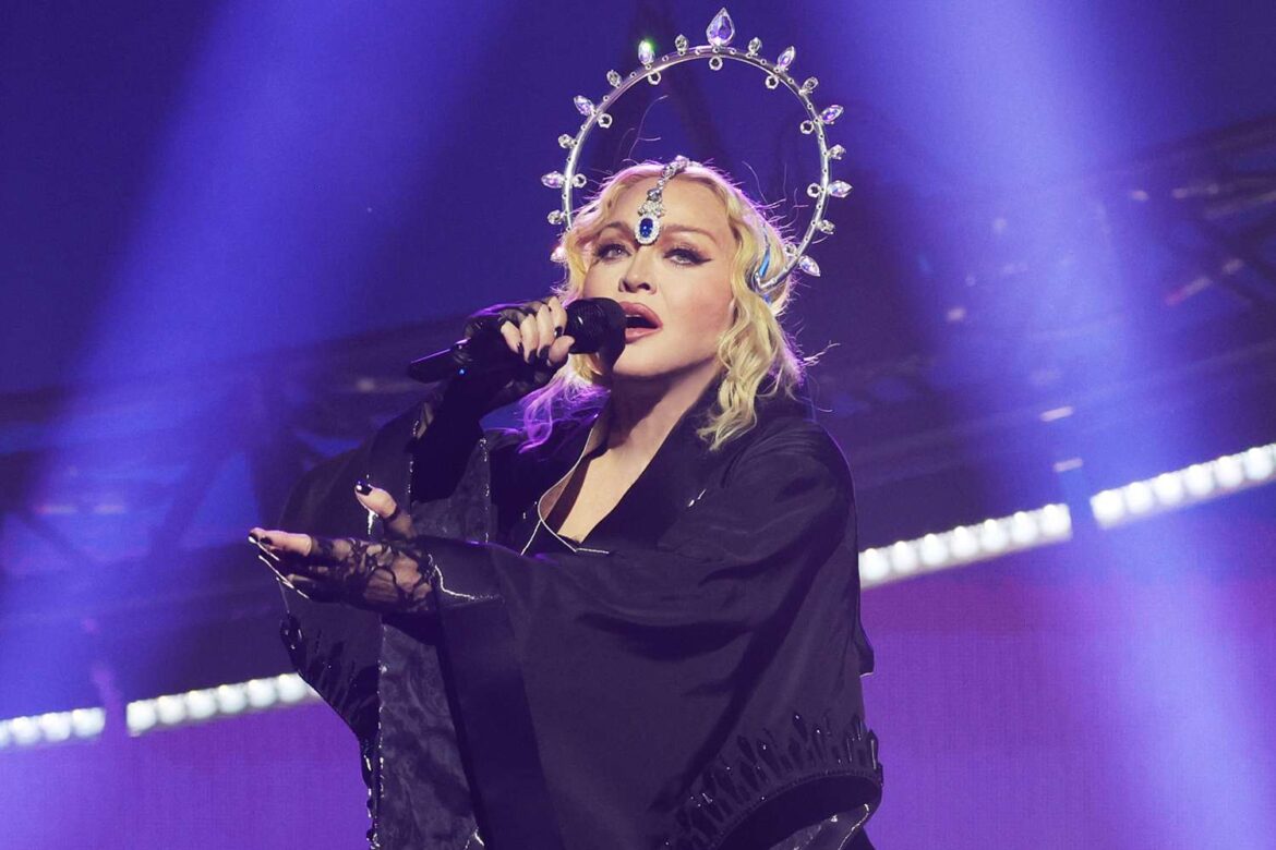 Fans demandan a Madonna por iniciar tarde su concierto en Brooklyn