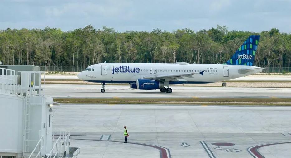 Aterriza el primer vuelo de Jet Blue en el Aeropuerto Internacional de Tulum