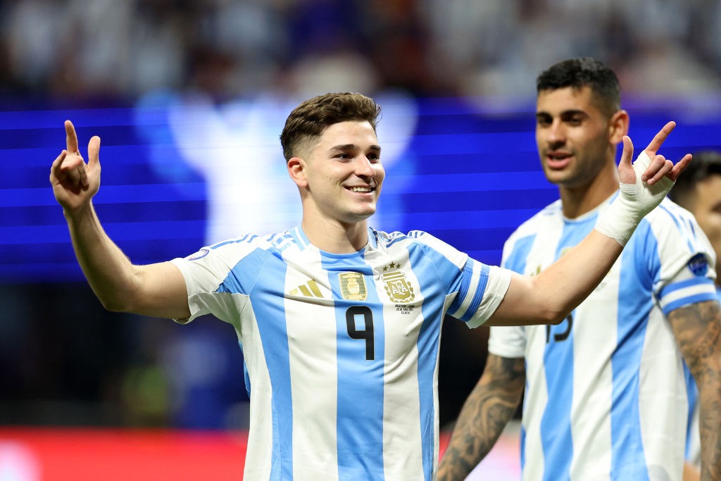 Argentina inicia la defensa del título de Copa América con una victoria 2-0 frente a Canadá