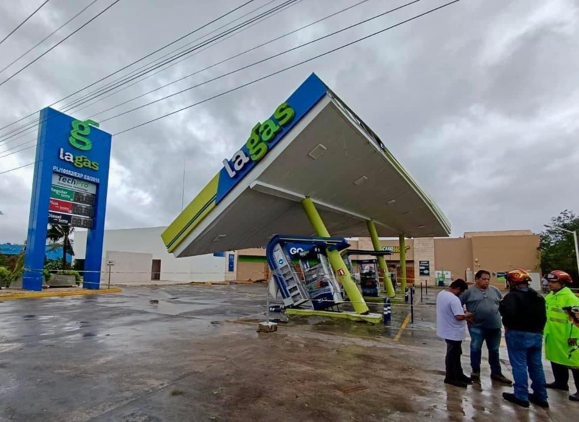 Cierran temporalmente gasolinera en Puerto Aventuras por incidente con estructura