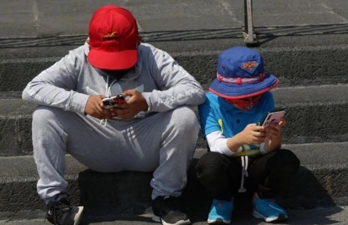 Más de 50% de menores usan internet sin supervisión de adultos