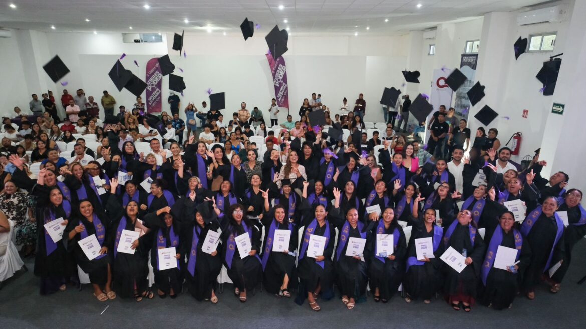 Celebra Mara Lezama primera generación de graduadas de Prepa “Mujer Es Poder” para su empoderamiento