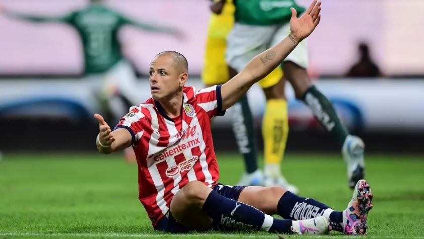 Se vuelve a lesionar ‘Chicharito’ y no viaja con Chivas para partido ante Cruz Azul