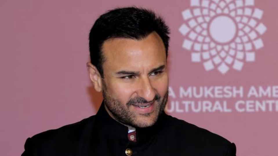 Estrella de Bollywood, Saif Ali Khan, es apuñalado seis veces por un intruso en su casa de Mumbai