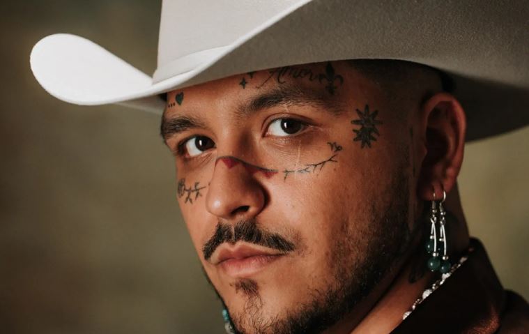 Christian Nodal revela cuánto tiempo tardará en borrarse los tatuajes de su cara